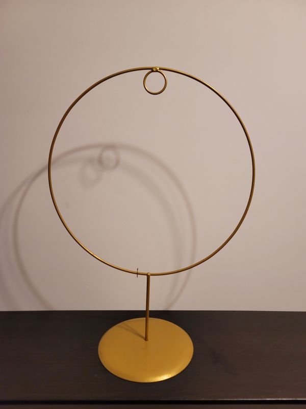 Gouden cirkel op voet Gouden cirkel op voet