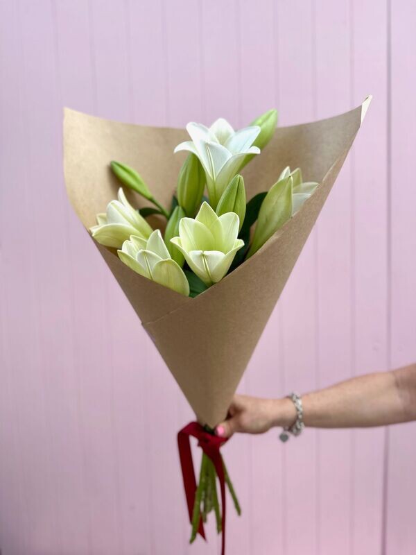 Christmas Lily's - 5 stems