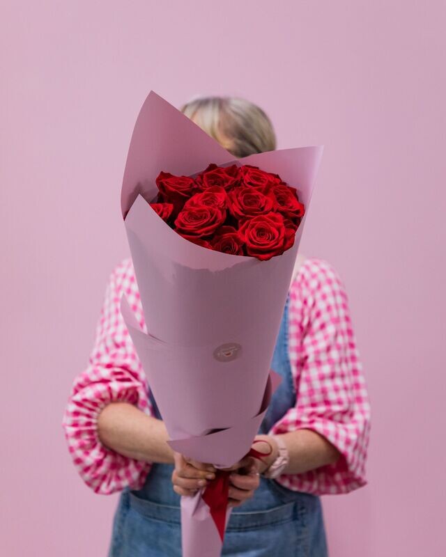 XOXOXO  12 Red Roses