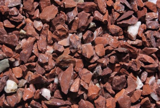 Graviers de marbre rouge