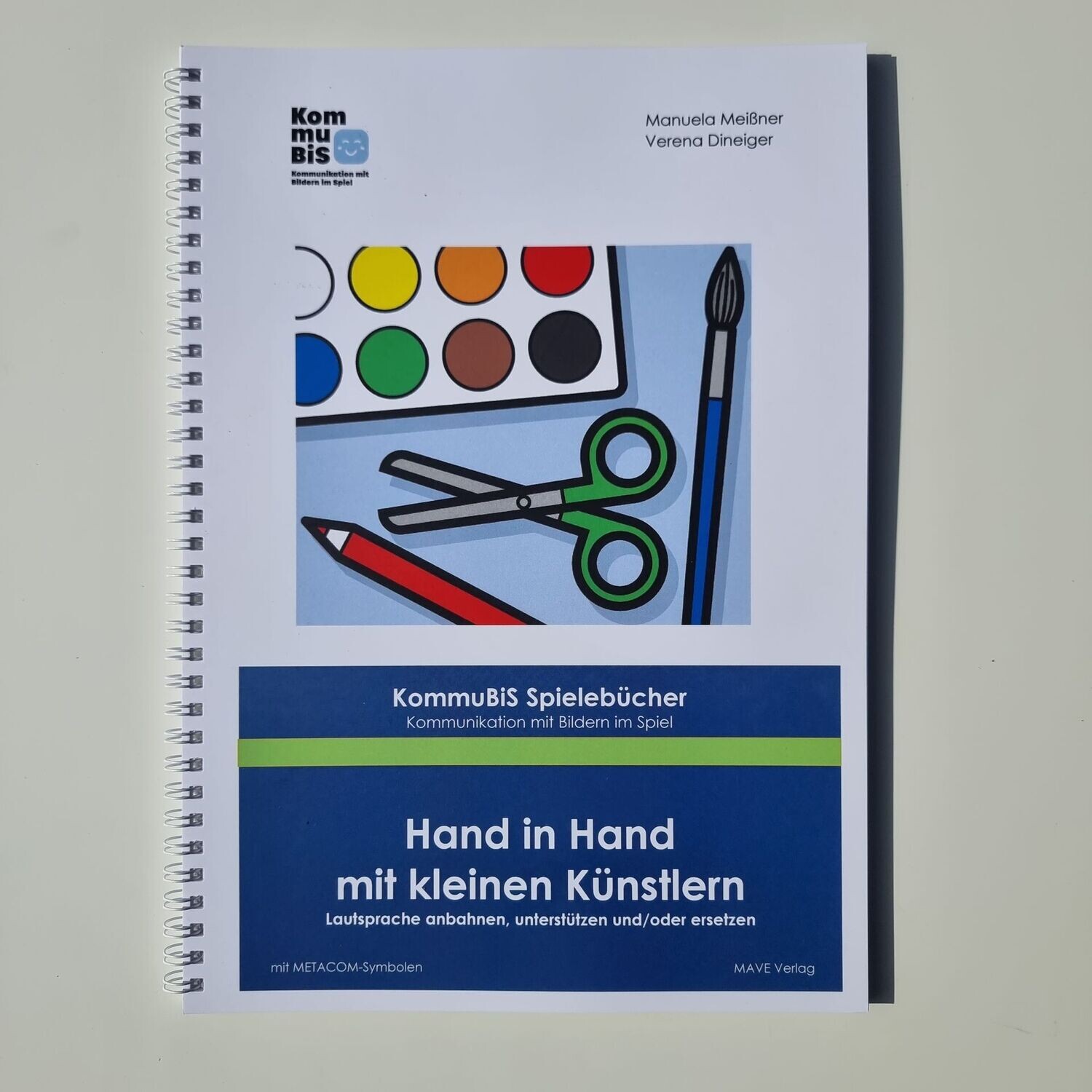 Hand in Hand mit kleinen Künstlern