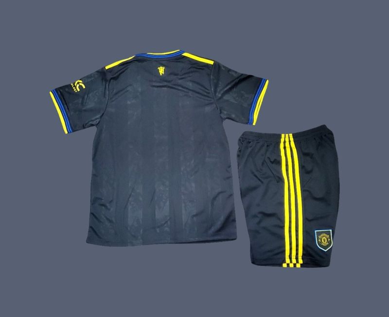 Manchester United 25-26 kids third jersey (full kit)