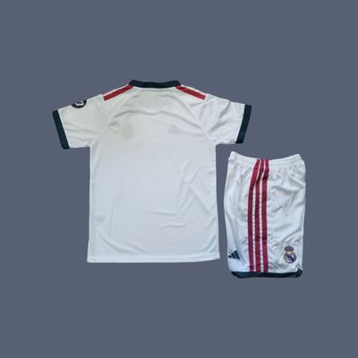 Real Madrid 26-27 kids home jersey (full kit)
