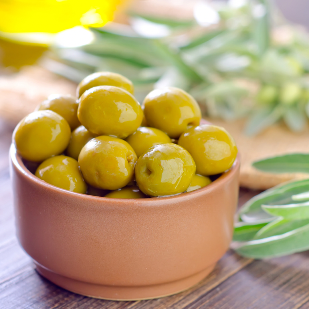 Оливки на Сицилии. Оливки зеленые. Оливки сицилийские зеленые. Закуска с зелёными оливками.