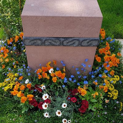 Blumenschmuck Urnenbeisetzung