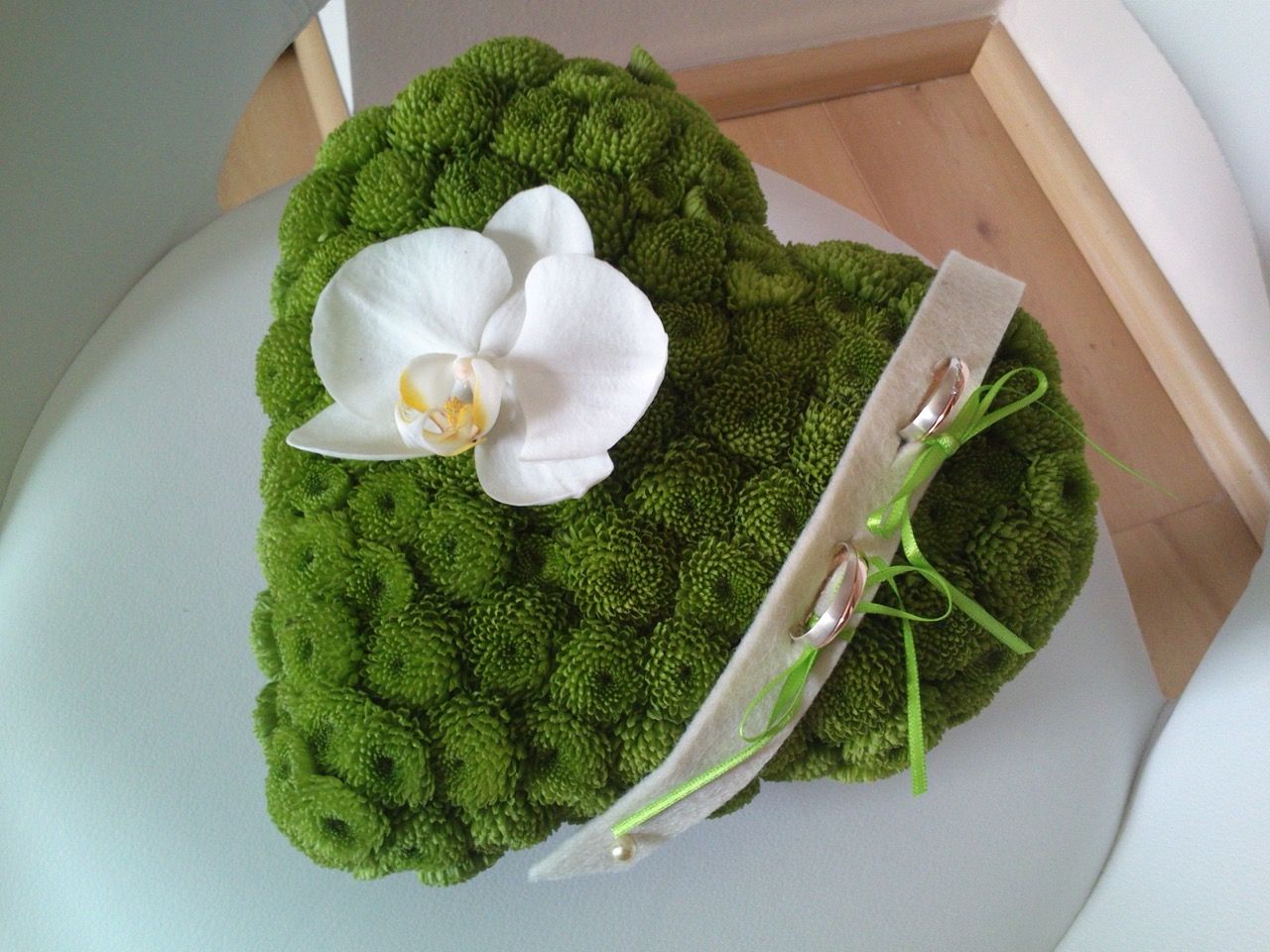 Ringkissen, Variante: Gesteck Herz