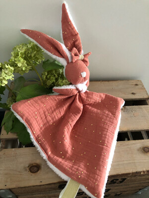 Doudou lapin peluche et double gaze certifié oeko-tex