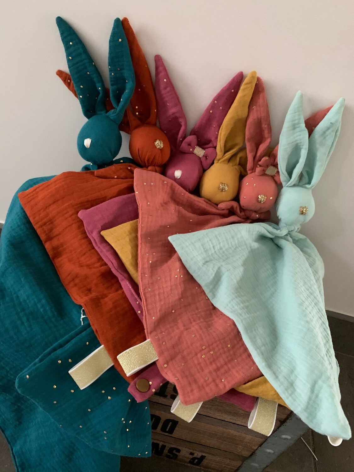 Doudou lapin double gaze de coton certifiée oeko tex