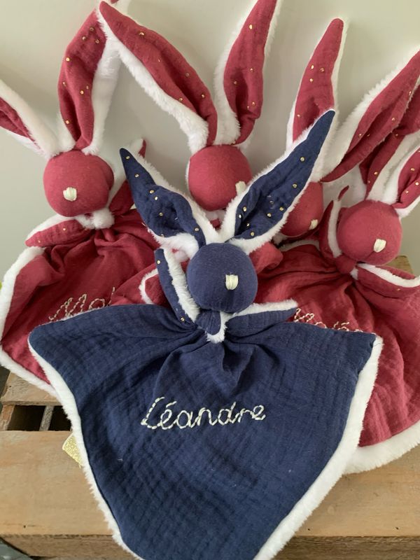 Doudou lapin personnalisé peluche et double gaze bio
