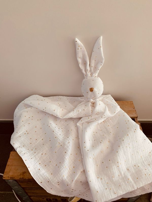 Doudou lapin double gaze de coton certifiée oeko tex