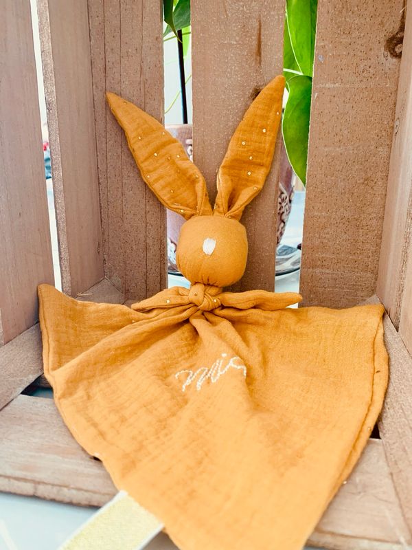 Doudou lapin personnalisé double gaze certifiée oeko tex