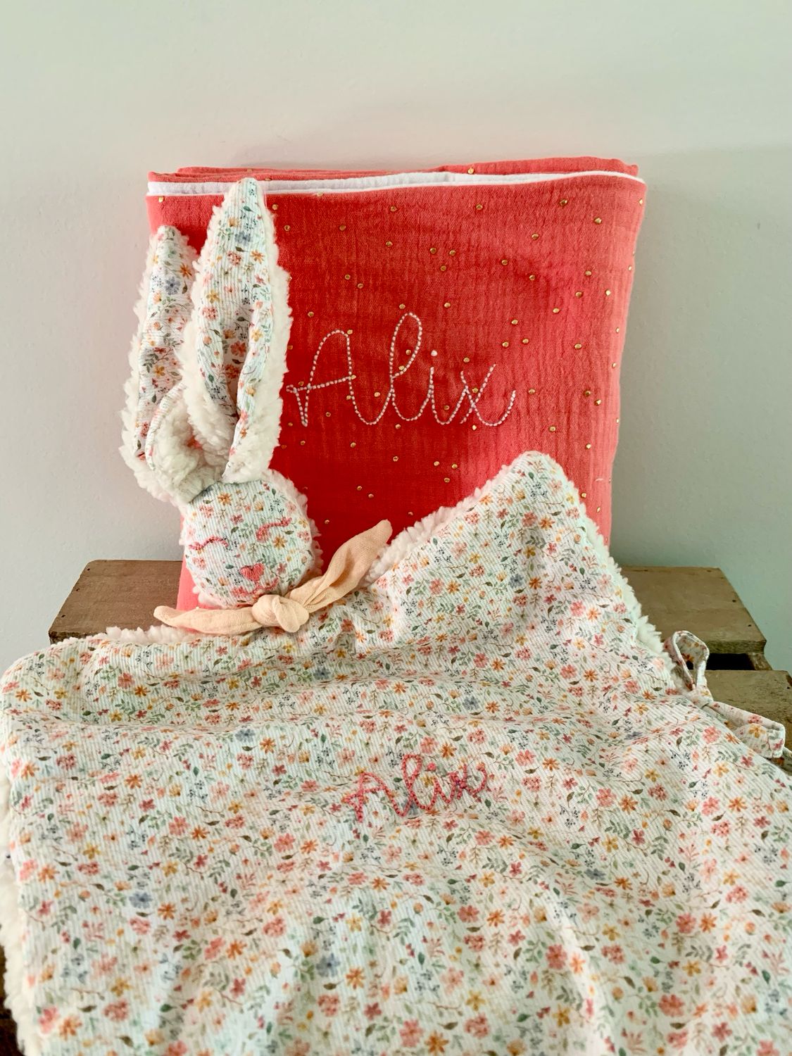 Doudou lapin bola personnalisé coton et peluche bio