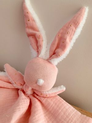 Doudou lapin peluche et double gaze certifié oeko-tex