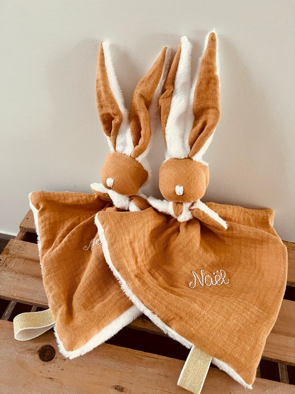 Doudou personnalisable lapin peluche et double gaze certifié oeko-tex
