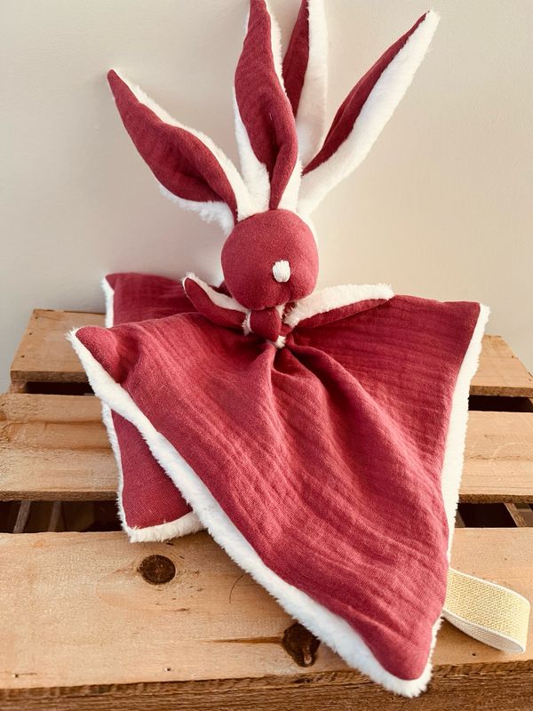 Doudou personnalisable lapin peluche et double gaze certifié oeko-tex