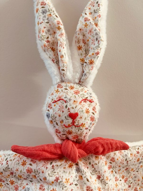 Doudou lapin bola personnalisé coton et peluche bio