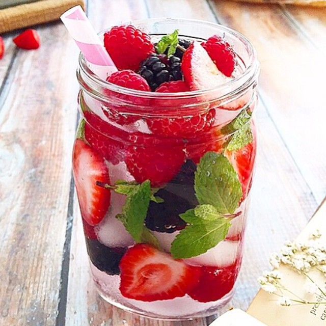 Berry Merry Infused Detox Water Liter