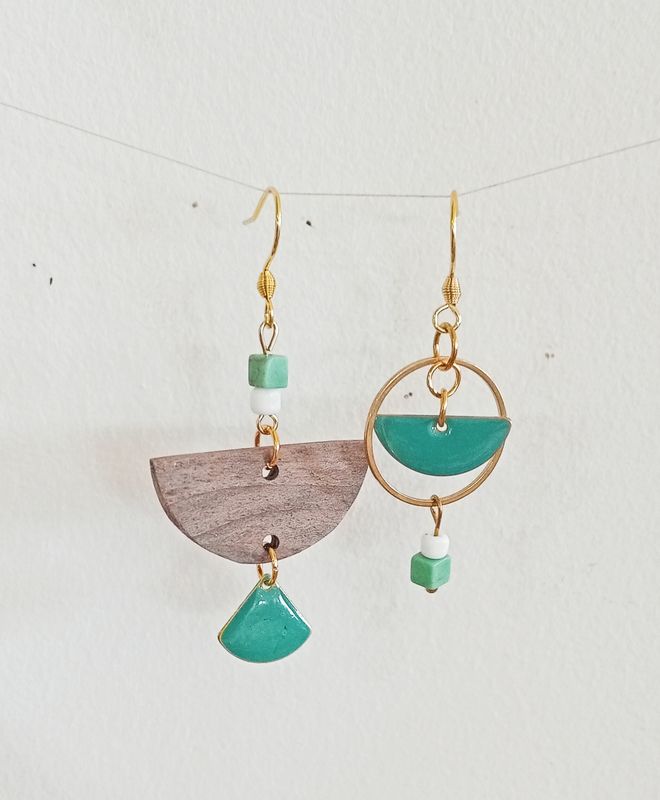 Boucles d'oreilles asymétriques