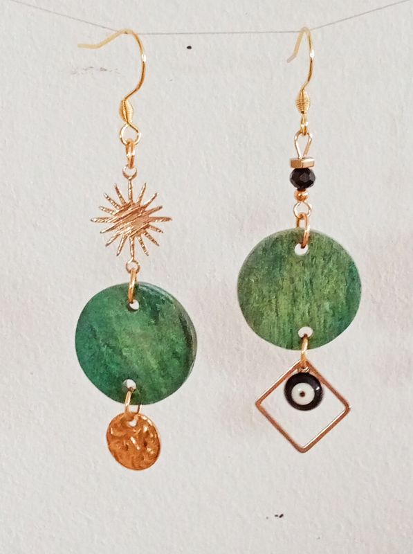 Boucles d'oreilles asymétriques