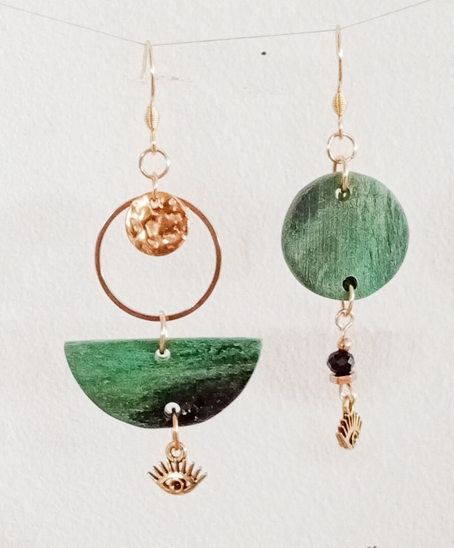 Boucles d'oreilles asymétriques