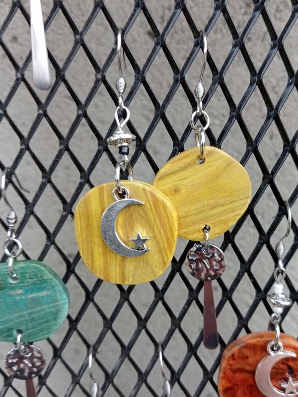 Boucles d'oreilles asymétriques