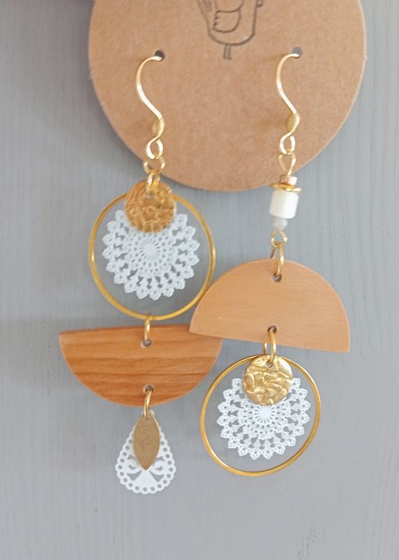 Boucles d'oreilles asymétriques