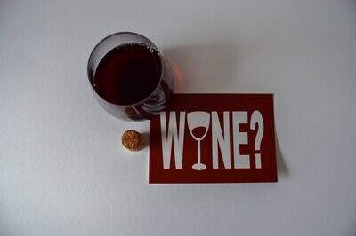 Postkaart 'Wine?'