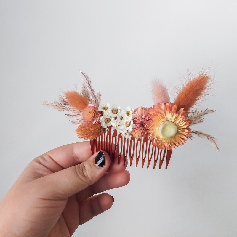 Haarkam met droogbloemen