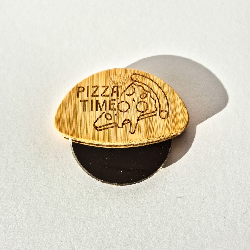 Pizzasnijder met gravure