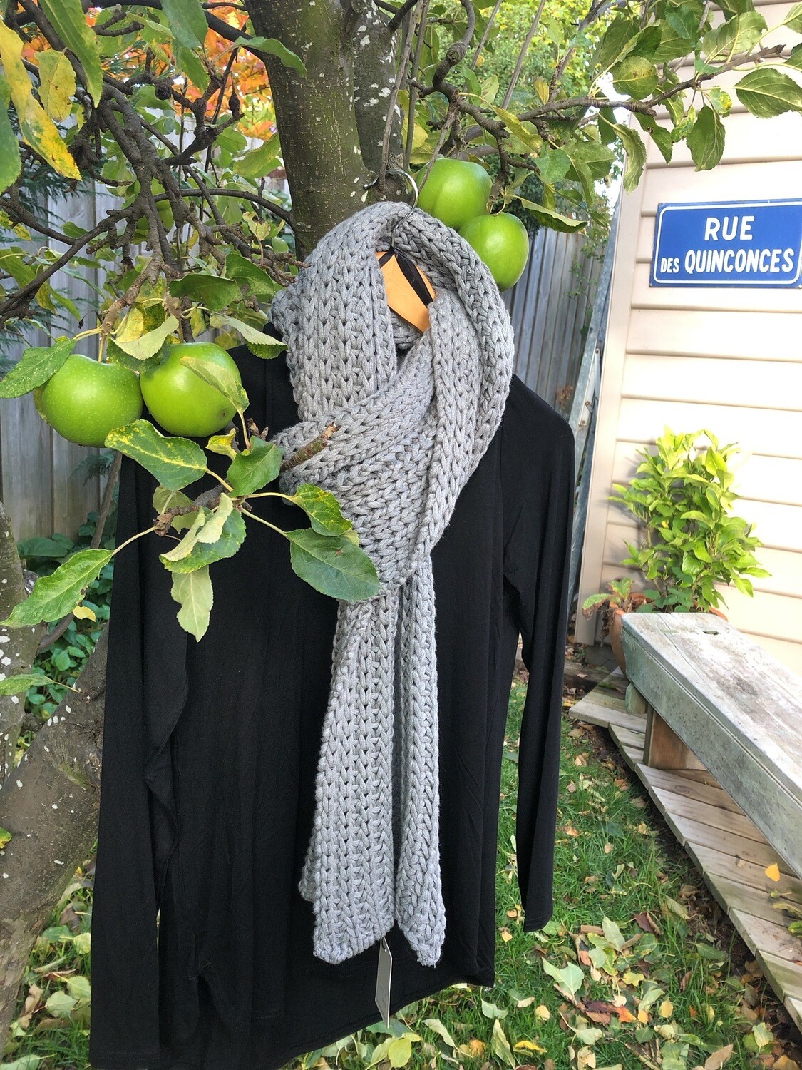 TEXTURED KNIT SCARF