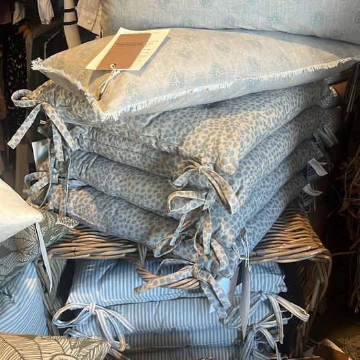 RAINE &amp; HUMBLE SEAT CUSHION