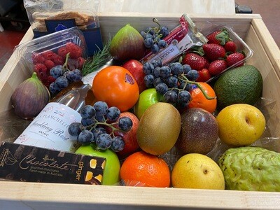 Premium Fruit, Wine &amp; Chocolate Gift Hamper