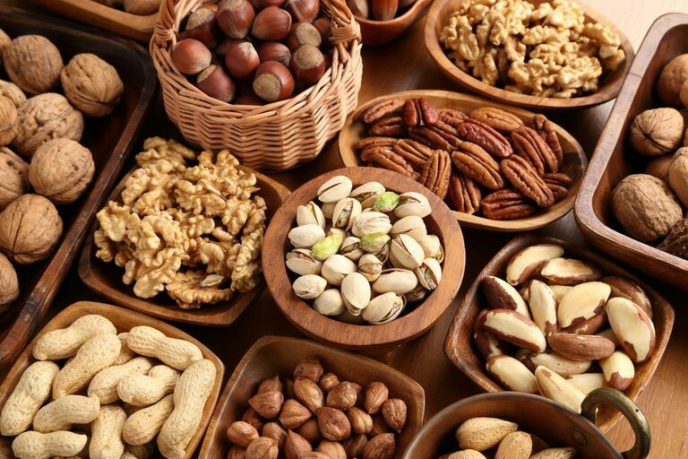 NUTS/NIBBLES