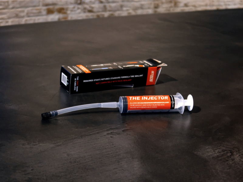 STAN'S NOTUBES INJECTOR