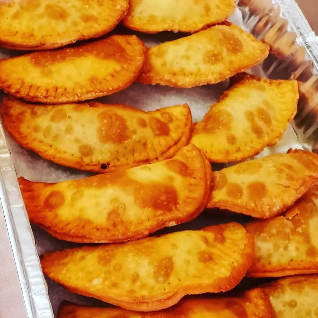 12 Empanadas de Pollo 