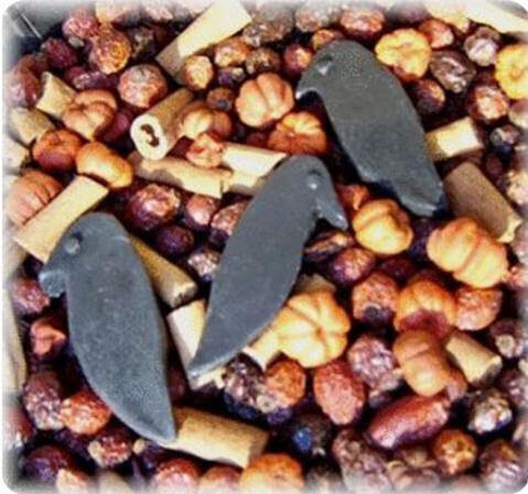 COUNTRY PRIMITIVE CROW ROSEHIPS & STIXS FIXINS