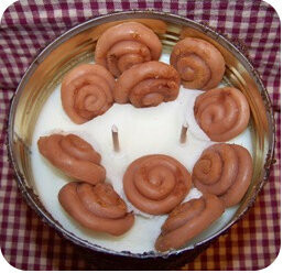 GRUNGY TIN CAN CINNAMON BUN CANDLE