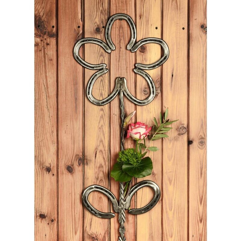 Horseshoe flower
