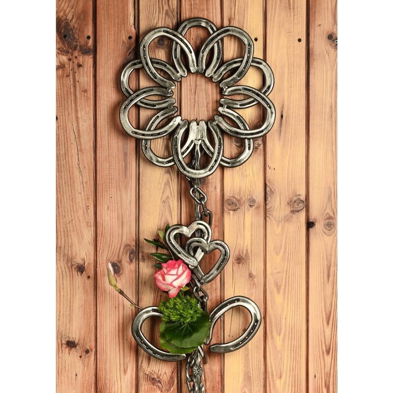 Horseshoe flower for "lovers"
