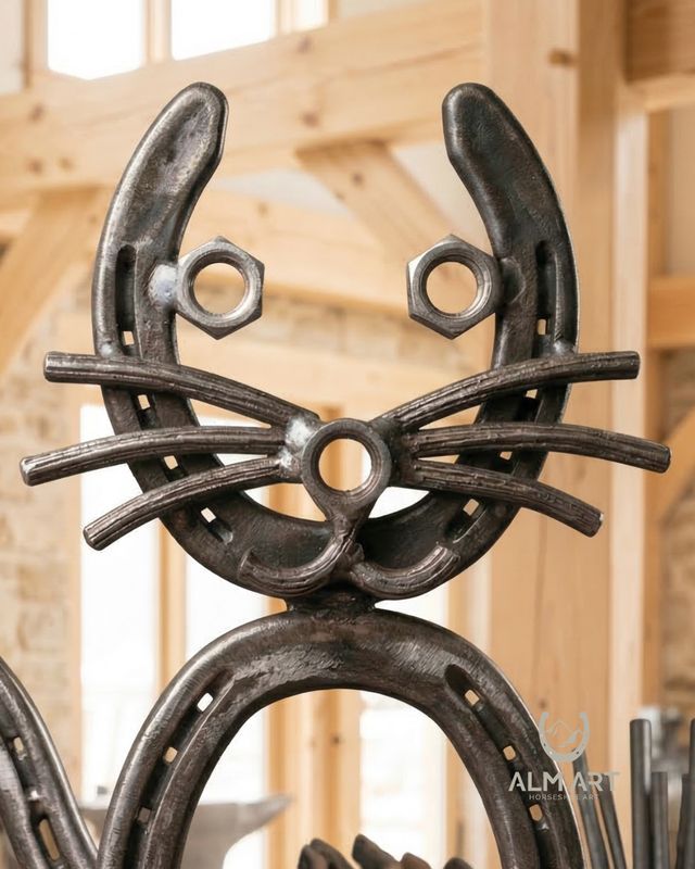 Katze aus Hufeisen Katze aus Hufeisen