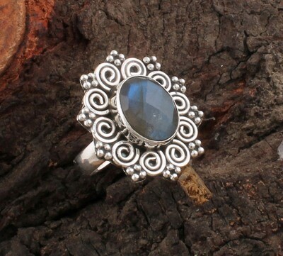 Amazing Flower Designer Natural Labradorite Quality Gemstone Ring / Cut Blue Fire Stone Ring / 925 Sterling Silver Oval Shape Ring / Antique Silver Ring / Index Finger Ring For Gifts idea