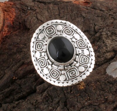 Beautiful Natural Black Onyx Top Gemstone Ring / 925 Sterling Silver Ring / Quality Oval Shape Cabochon Flower Designer Ring / Valentine's Day Gift For Her