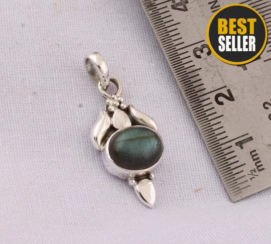 Labradorite AAA+Quality Gemstone Pendant,Boho Pendant,925-Antique Silver Pendant,Oval Pendant,Gift Item Pendant,Sterling Silver Pendant