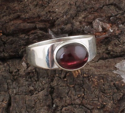 Plain Natural Red Garnet AAA+Quality Gemstone 925 Sterling Solid Silver Band Ring / Oval Shape Cabochon Simple Ring / Women Weddings Gifts For Her Plain Natural Red Garnet AAA+Quality Gemstone 925 Sterling Solid Silver Band Ring / Oval Shape Cabochon Simple Ring / Women Weddings Gifts For Her