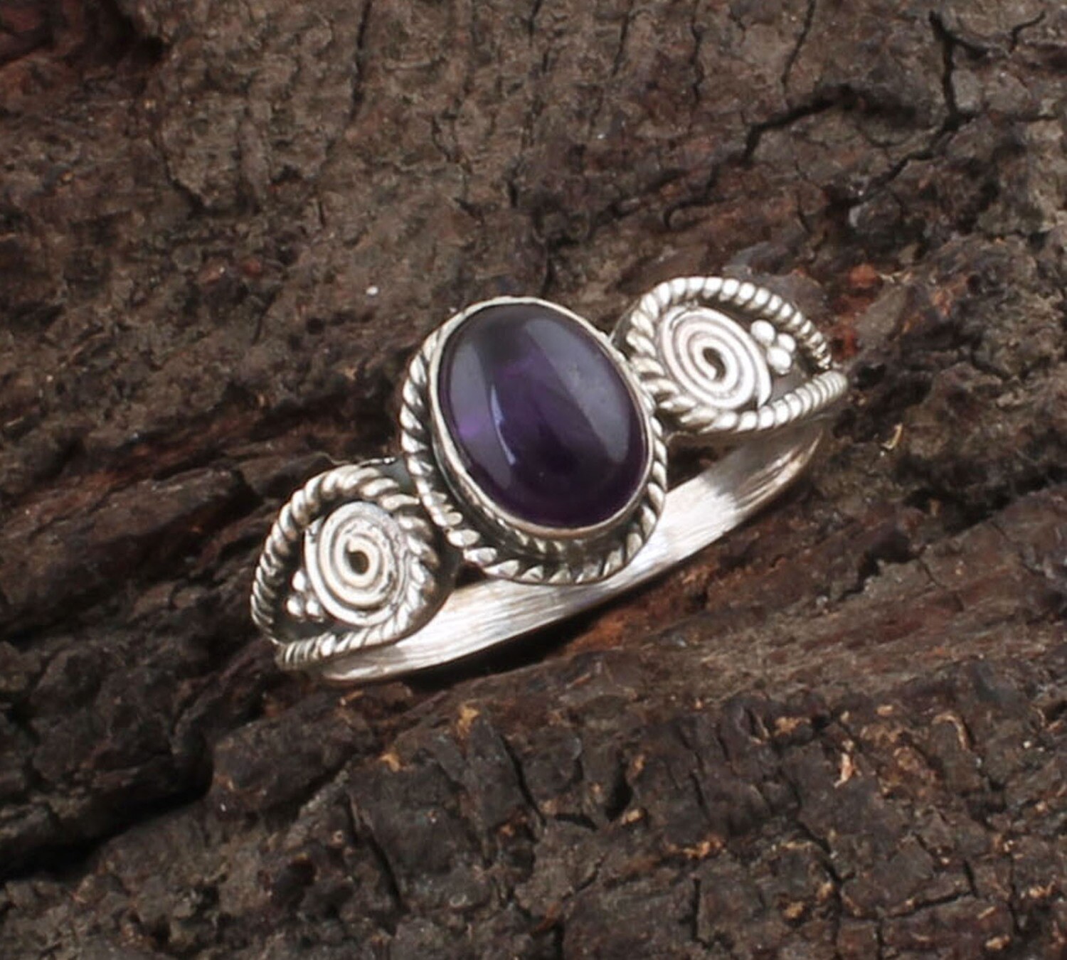 AAA+Quality Natural Amethyst Gemstone Ring - Women Gifted Ring - Oval Shape Stone Designer Ring - 925 Sterling Silver Ring - Best Gifts Item Ring - Women Waddings Gifts For Her