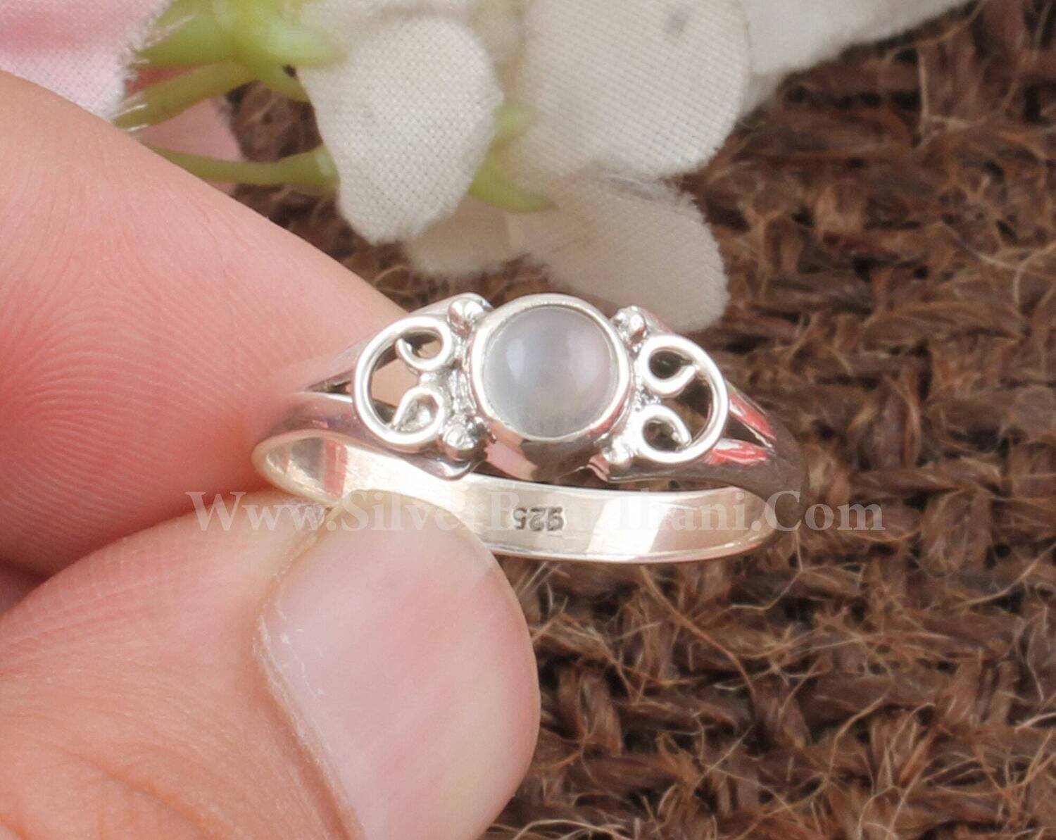 White Moonstone Round Shape Silver Ring | 925 Sterling Silver Ring | Handmade Bridal Jewelry | Moonstone Ring | Women Wedding Jewelry Gift