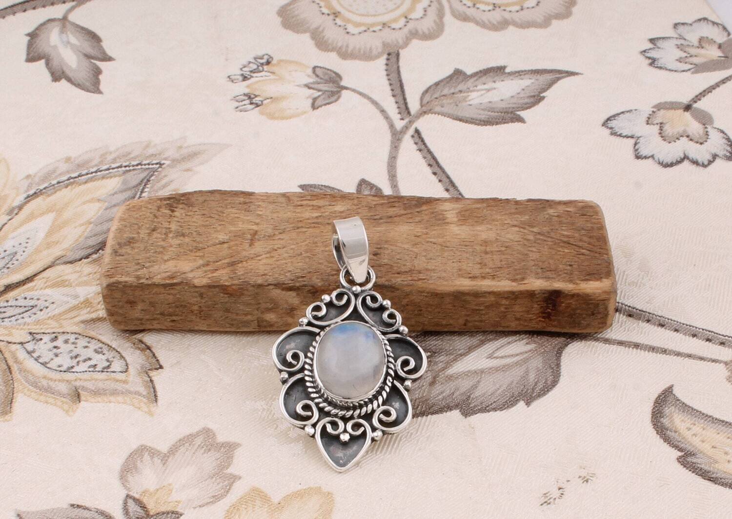 Simple Pendant 925 Silver Solid Pendant Natural Rainbow Moonstone AAA+Quality Gemstone Pendant Cabochon &amp; Oval Shape Stone Handmade Pendant