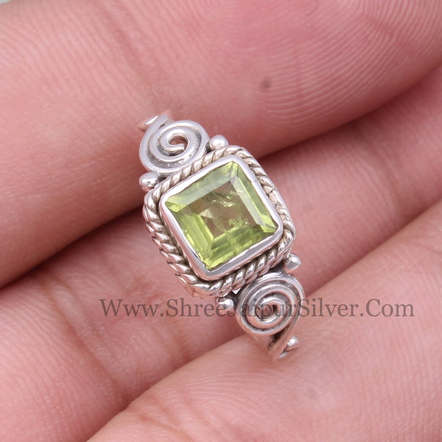 Natural Peridot Solid 925 Sterling Silver Ring For Women, Handmade Square Cut Gemstone Silver Spiral Ring For Wedding Anniversary Gifts Idea