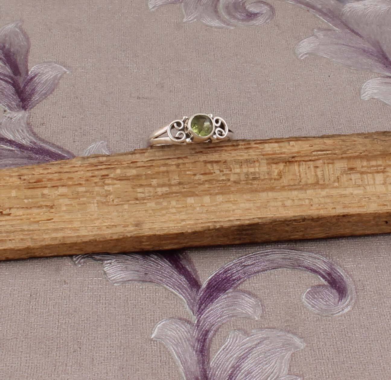 Amazing Peridot Top Quality Gemstone Ring 925-Sterling Silver Ring,Antique Silver Ring,Small Stone Ring,Ring Finger Ring, Girls Ring