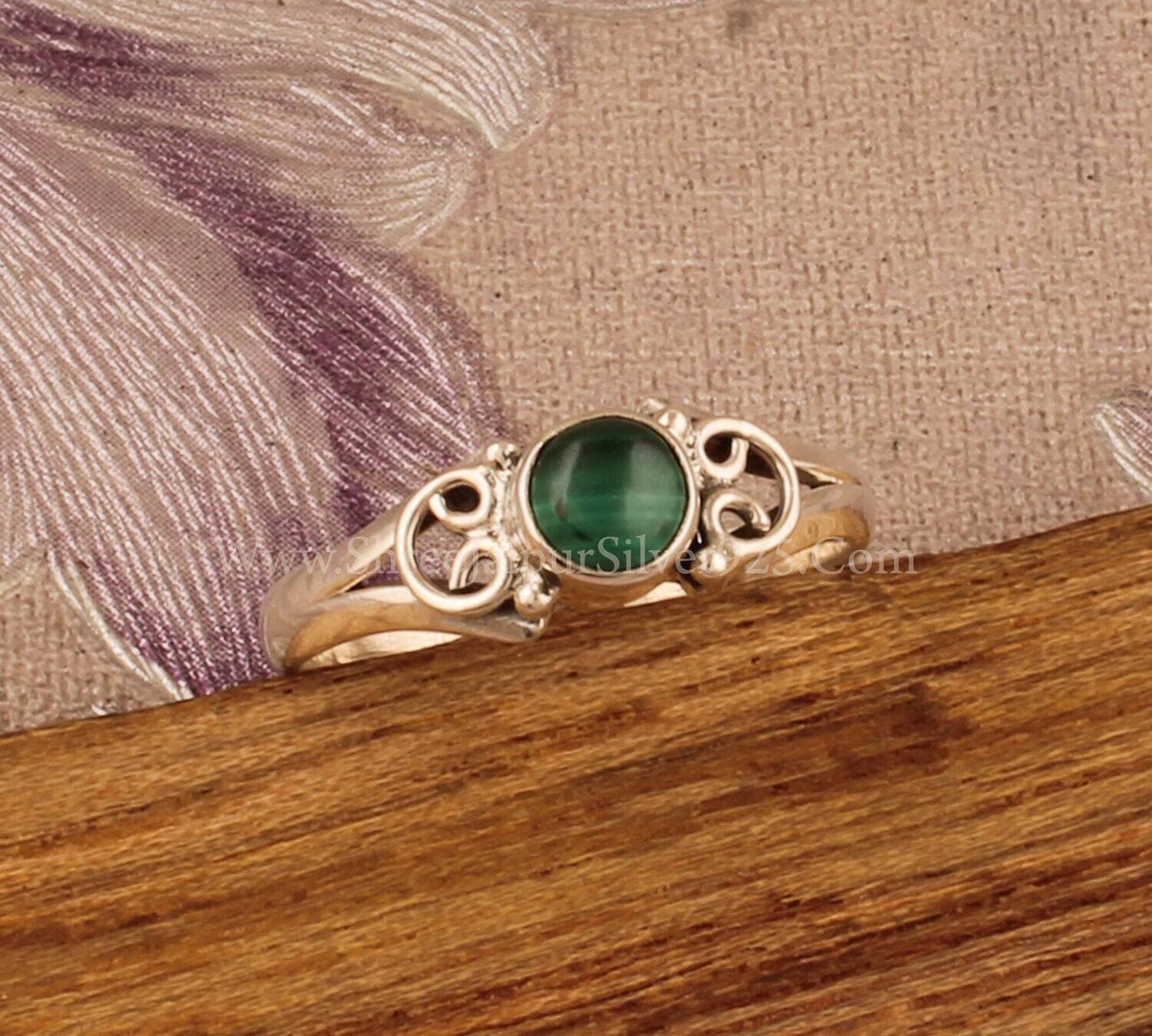 Round Malachite Solid 925 Sterling Silver Ring For Women, Handmade Round Stone Dainty Vintage Design Ring For Wedding Anniversary Gift Idea